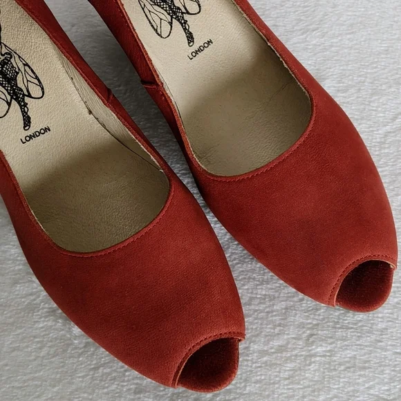 FLY London Suede Peep Toe Beveled Metallic Heel Burnt Orange EU40 9-9.5 NWOB - Picture 6 of 16